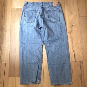 Men’s Levi’s 559 Relaxed Straight 42x32 Jeans.